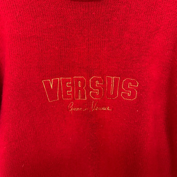 Gianni Versace Versus Red Cashmere Sweater - Picture 2 of 4